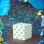 Ballotins Élégant Motif de trèfle classique 2x2x2<br><div class="desc">Ajoutez une touche d'élégance à votre célébration avec ces ballotins classiques 2x2x2 dotés d'un charmant motif de trèfle. Idéal pour organiser des bonbons, des bibelots ou des petits pâtisseries à des mariages, des fêtes de jardin ou des événements festifs. Compact, élégant et sans effort gracieux, idéal pour toute occasion raffinée....</div>