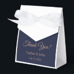 Ballotins Elégant Rose Gold Marine Blue Wedding Favor Box<br><div class="desc">Style : Tente avec Ballotins de Ballotin de ruban sont aussi uniques que vos invités. Parfait pour les mariages, anniversaires, conférences et autres événements. Dimensions : 7, 6 cm l x 3, 8 cm l x 8, 2 cm h Impression couleur complète sur carte stock Ships plat, montage simple nécessaire...</div>