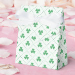 Ballotins Élégante tente Motif de trèfle 3x1,5x3,25<br><div class="desc">Charmant et compact, ces élégants Ballotins de Tente Motif Clover mesurent 3 x 1, 5 x 3, 25 pouces. Dotés d'un design délicat de trèfle, ils sont parfaits pour les mariages, les douches et les célébrations de la Saint-Patrick. Idéales pour les petites gâteries ou les petites pâtisseries, ces boîtes de...</div>