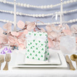 Ballotins Élégante tente Motif de trèfle 4x2x5<br><div class="desc">Faites une déclaration avec ces élégants Ballotins de tentes Motif Clover, de taille 4x2x5 pouces. Dotés d'un design sophistiqué, ils sont parfaits pour les mariages, les fêtes et les événements de la Saint-Patrick. Spacieuses et élégantes, ces boîtes de tentes proposent des gâteries ou des cadeaux avec une touche de charme...</div>
