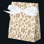 Ballotins Empreinte de léopard<br><div class="desc">Cette boîte de faveur de fête est affichée dans un empreinte de léopard safari moderne. Couleurs beige et marron. Customisez cet objet ou achetez comme indiqué. Image stock</div>