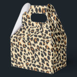 Ballotins Empreinte de léopard<br><div class="desc">Cette boîte de faveur de fête est affichée dans un empreinte de léopard safari moderne. Couleurs beige et marron. Customisez cet objet ou achetez comme indiqué. Image stock</div>