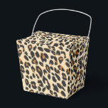 Ballotins Empreinte de léopard<br><div class="desc">Cette boîte de faveur de fête est affichée dans un empreinte de léopard safari moderne. Couleurs beige et marron. Customisez cet objet ou achetez comme indiqué. Image stock</div>
