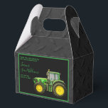 Ballotins Farmer's 40th Birthday Party<br><div class="desc">Ballotin de fête d'anniversaire de l'agriculteur, avec une image imprimée d'un tracteur sur un arrière - plan noir, avec un cadre coloré assorti joignant vos détails de l'événement tous imprimés sur un arrière - plan à effet de pneu noir. Ce design convient à toute personne et à toute saison. Tout...</div>