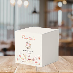 Ballotins Fleur sauvage un bébé est en train de brasser le b