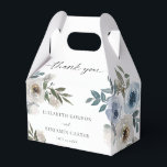 Ballotins Fleurs de mariage bleu poussiéreux Écriture élégan<br><div class="desc">Boîte de faveur de mariage personnalisée fleurs bleues poussiéreuses élégantes</div>