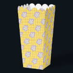 Ballotins Floral Jaune Floral tendance Moderne Fille<br><div class="desc">Jaune violet Floral tendance Moderne Fille Popcorn Ballotin dispose d'un motif fleuri moderne coloré et tendance en jaune,  violet et blanc. Parfait pour les fêtes d'anniversaire,  les fêtes de la Fête des Mères,  Pâques,  événements d'entreprise,  baby showers et plus encore. Créé par Evco Studio www.zazzle.com/store/evcostudio</div>