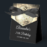Ballotins Gold 70th Birthday Party 70's Disco Ball<br><div class="desc">Fêtez votre 70e anniversaire avec notre Gold 70th Birthday Party 70's Disco Ball Ballotin. Ce ballotin saisit l'essence de l'ère de la discothèque, ce qui en fait le choix idéal pour un billard à thème rétro ou tout événement où vous voulez insuffler une touche de 'les années 70 magie. Dans...</div>