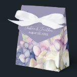Ballotins Hydrangeas violet et blanc à l'aquarelle sur Laven<br><div class="desc">Cette boîte-cadeau mariage romantique présente une aquarelle fleurie avec des hydrangées violettes et blanches sur un arrière - plan de couleur lavande. De délicieux bouquets de fleurs d'hydrangée sont représentés autour de la partie inférieure.</div>