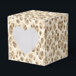 Ballotins Impression léopard<br><div class="desc">Cette boîte de cadeau de fête est présentée dans une impression léopard de safari moderne.
Couleurs de tons beige et marron.
Personnalisez cet article ou achetez tel quel.



Image de stock</div>