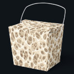 Ballotins Impression léopard<br><div class="desc">Cette boîte de cadeau de fête est présentée dans une impression léopard de safari moderne.
Couleurs beige et tons marron.
Personnalisez cet article ou achetez-le tel quel.



Image de stock</div>