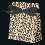 Ballotins Impression léopard<br><div class="desc">Cette boîte de cadeau de fête est présentée dans une impression léopard de safari moderne.
Couleurs beige et tons marron.
Personnalisez cet article ou achetez-le tel quel.



Image de stock</div>