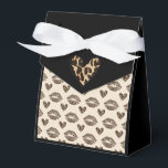 Ballotins Imprimé guépard beige et noir chic<br><div class="desc">Rendez vos cadeaux de fête inoubliables avec cette boîte à cadeaux imprimé guépard beige et noir chic. Avec son imprimé animalier audacieux dans des tons neutres classiques, elle est parfaite pour les mariages, les anniversaires, les baby showers ou toute occasion spéciale. Élégante et robuste, cette boîte ajoute une touche d'élégance...</div>