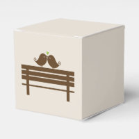 Inséparables sur le banc de parc {green}