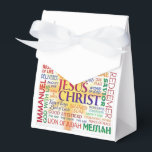Ballotins JESUS de nombreux noms<br><div class="desc">Un joli ruban rose et une boîte cadeau de faveur blanche qui a les nombreux noms de JESUS CHRIST écrit dessus. Cette boîte cadeau idéale peut être utilisée pour les Mariages et autres célébrations comme Noël (anniversaire de Jésus) ou pour les anniversaires,  Amen!</div>