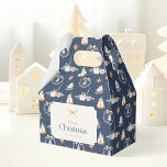 Ballotins Joyeux Ballotin de Noël avec Gold Bow<br><div class="desc">Ajoutez du charme de vacances à votre don avec cet élégant ballotin de Noël. Doté d'un arrière - plan de marine festif avec des bougies aquarelles, des étoiles, des couronnes et un arc doré, il est parfait pour les biscuits, les gâteries ou les petits cadeaux de vacances. Personnalisée avec votre...</div>