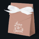 Ballotins Mariage Minimaliste Terre et Blanc<br><div class="desc">De superbes sacs de cadeaux de mariage de couleur terre qui feront ressortir votre cadeau. Chaque sac est orné d'une inscription romantique 'L'amour est doux',  ajoutant un charme délicat et un style unique à votre cadeau. Rendez votre cadeau encore plus spécial avec nos exquis sacs de cadeaux de mariage.</div>