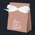 Ballotins Mariage Minimaliste Terre et Blanc<br><div class="desc">De superbes sacs de cadeaux de mariage de couleur argile qui feront ressortir votre cadeau. Chaque sac est orné d'une inscription romantique 'L'amour est doux',  ajoutant un charme délicat et un style unique à votre cadeau. Rendez votre cadeau encore plus spécial avec nos exquis sacs de cadeaux de mariage.</div>