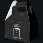 Ballotins Mariage noir Bow Cravate Groomsman Proposition<br><div class="desc">Rendre votre Mariage inoubliable - Ajoutez une touche personnelle avec une proposition de toiletteur préférez les boîtes cadeaux avec une cravate arc et des bretelles illustration avec message de proposition de groomsmen dans une police sans serif moderne et audacieuse.</div>