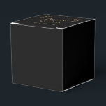 Ballotins Mariage Peacock Art déco d'or noir<br><div class="desc">Ce design d'inspiration Art Déco cool, appelé Mariage Peacock Art Déco Noir et Or, présente un style vintage classique. L'arrière - plan est une couleur dorée riche avec une bordure géométrique de style Art déco ou Art nouveau en noir avec deux motifs paons dans les coins supérieurs. Cet ensemble mariage...</div>