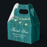 Ballotins Mariage turquoise à cordes de bois de grange<br><div class="desc">Mariage turquoise rustique merci ballotin avec des lampes à cordes sur un arrière - plan en bois de grange.</div>