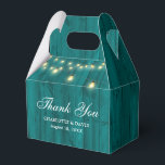 Ballotins Mariage turquoise à cordes de bois de grange<br><div class="desc">Mariage turquoise rustique merci ballotin avec des lampes à cordes sur un arrière - plan en bois de grange.</div>