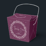 Ballotins Merci des lumières à étincelles de prune<br><div class="desc">Une couronne de lumières scintillantes contre un arrière - plan de prune. La police de script "Merci" est une image, elle peut donc être redimensionnée, pivotée et repositionnée. Le reste du texte est entièrement modifiable. L'image Sparkling Lights peut également être redimensionnée et déplacée. D'autres couleurs, différentes tailles/formes de ballotin et...</div>