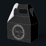 Ballotins Merci noir brillant<br><div class="desc">Une couronne de Noël de lumières scintillantes contre un arrière - plan noir. La police de script "Merci" est une image, elle peut donc être redimensionnée, pivotée et repositionnée. Le reste du texte est entièrement modifiable. D'autres couleurs, différentes tailles/formes de ballotin et d'éléments de coordination sont disponibles dans mon magasin....</div>