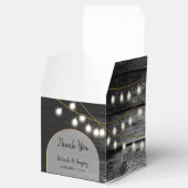 Ballotins Moderne Rustique Noir Bois Lumière Arc Mariage (Ouvert)