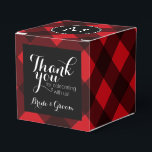 Ballotins Monogramme de Motif de Buffle Noir Rouge Rustique<br><div class="desc">Un design robuste et masculin avec un espace pour monogrammes. Un motif classique et traditionnel qui existe depuis des années. Si vous devez ajuster l'illustration ou modifier la police,  vous pouvez cliquer sur la zone personnaliser. Cela vous mènera à l'outil de conception où vous pouvez effectuer de nombreux changements.</div>