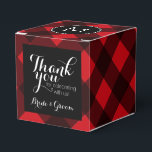 Ballotins Monogramme de Motif de Buffle Noir Rouge Rustique<br><div class="desc">Un design robuste et masculin avec un espace pour monogrammes. Un motif classique et traditionnel qui existe depuis des années. Si vous devez ajuster l'illustration ou modifier la police,  vous pouvez cliquer sur la zone personnaliser. Cela vous mènera à l'outil de conception où vous pouvez effectuer de nombreux changements.</div>