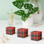 Ballotins Motif carreaux rouge noir et blanc Classique<br><div class="desc">Ajoutez un charme intemporel à votre célébration avec ces boîtes à faveurs classiques à motif carreaux rouge, noir et blanc. Parfaites pour les mariages rustiques, les fêtes de fin d'année ou les rassemblements conviviaux, elles allient durabilité et design élégant pour contenir des friandises ou de petits cadeaux magnifiquement. Un parfait...</div>