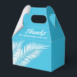 Ballotins Palmiers blancs sur Blue Gable Party Favoriser les<br><div class="desc">Party Favor boîtes avec des frondes de palmier blanc sur un arrière - plan bleu. Parfait pour toute célébration, fête d'anniversaire, douche nuptiale, fête de fiançailles, fête de retraite, mariage et plus. Cliquez sur PERSONNALISER pour modifier la couleur de l'arrière - plan, les polices et ajouter un libellé. Voir les...</div>