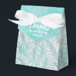 Ballotins Palmiers blancs sur Ocean Turquoise Party Favorise<br><div class="desc">Party Favor boîtes avec des frondes de palmier blanc sur un arrière - plan océanique turquoise. Parfait pour toute célébration, fête d'anniversaire, douche nuptiale, fête de fiançailles, fête de retraite, mariage et plus. Cliquez sur PERSONNALISER pour modifier la couleur de l'arrière - plan, les polices et ajouter un libellé. Voir...</div>