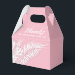 Ballotins Palmiers blancs sur Pink Gable Party Favoriser les<br><div class="desc">Party Favor boîtes avec des frondes de palmier blanc sur un arrière - plan rose. Parfait pour toute célébration, fête d'anniversaire, douche nuptiale, fête de fiançailles, fête de retraite, mariage et plus. Cliquez sur PERSONNALISER pour modifier la couleur de l'arrière - plan, les polices et ajouter un libellé. Voir les...</div>