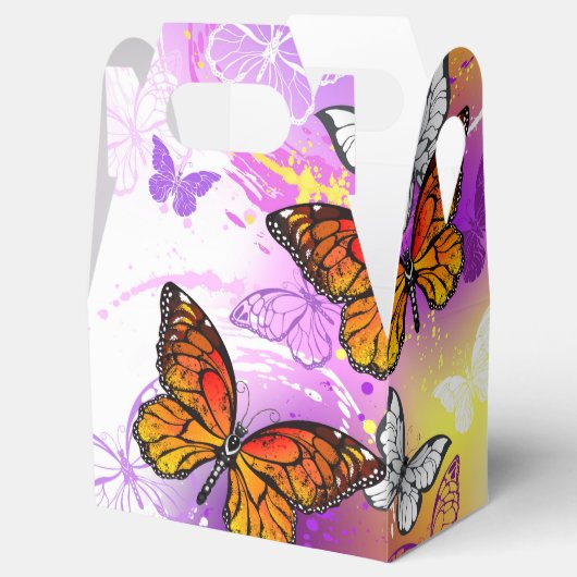 Ballotins Papillons Monarque sur Arrière - plan pourpre (Ouvert)