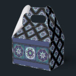 Ballotins Parapluie violet & coeurs .7<br><div class="desc">Un motif plutôt gothique en violet foncé sur un arrière - plan noir, avec quelques touches plus lumineuses : un motif parapluie en dentelle à 7 panneaux avec 7 coeurs violets, assemblé de différentes manières pour un look mystérieux et romantique. (💜 certains d'entre vous verront aussi de la couleur pourpre...</div>