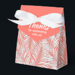 Ballotins Paumes blanches sur les boîtes de corail vivantes<br><div class="desc">Boîtes de cadeau avec les frondes blanches de paume sur (couleur de Panton'es de l'année 2019) un arrière - plan de corail vivant. Perfectionnez pour tous les célébration, fête d'anniversaire, douche nuptiale, partie de fiançailles, partie de retraite, mariage et plus. Cliquez sur la PERSONNALISER pour changer la couleur d'arrière -...</div>