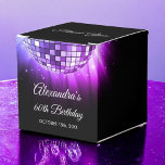 Ballotins Purple 60e anniversaire Disco Ball 70's<br><div class="desc">Faites de votre séjour une expérience inoubliable avec notre Ballotin Disco Ball Purple 60th Birthday Party 70's. Ces ballotins sont le moyen parfait d'envoyer vos amis et votre famille à la maison avec une touche de "nostalgie les années 70 après votre fête d'anniversaire marquant. Dans une teinte violette vivante, ces...</div>