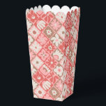 Ballotins Rouge Rose Blanc Vintage Retro Floral Groovy<br><div class="desc">La Boîte de faveur de pop-corn tendance florale rétro vintage rouge rose et blanc présente des fleurs groovy roses, rouges et blanches rétro vintage. Parfait pour les fêtes d'anniversaire, les célébrations de la fête des mères, Pâques, les événements d'entreprise, les baby showers et plus encore. Créé par Evco Studio www.zazzle.com/store/evcostudio...</div>