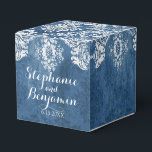 Ballotins Sapphire Bleu Rustique Damas motif mariage Favoris<br><div class="desc">Un design vintage avec tableau et dentelle. Une finition grungy qui fait partie d'une suite et d'une collection d'objets correspondants. Les éléments sont plus faciles à customiser lorsque vous remplacez tout le texte et les photos en premier. Si votre art doit encore être ajusté, cliquez sur le bouton Personnaliser. Cela...</div>