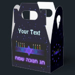 Ballotins Star Bar Menorah<br><div class="desc">Une image fractale violette et bleue, avec un Magen David (Étoile de David), au milieu, comme un Chanukkah menorah. Les bougies ont été allumées. "Chag Chanukkah Sameach" (Heureux Chanoukkah) apparaît dans un texte brillant. Vous pouvez ajouter votre propre texte supplémentaire. Tout est superposé à un arrière - plan étoilé.</div>