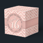 Ballotins Sweet 16th Birthday Cute & Chic Rose Or Chevron<br><div class="desc">Ajoutez une touche personnalisée et élégante aux décorations de fêtes de 16 ans, chic et joli merci aux ballotins. Le design est composé d'une police moderne rose vif et gris foncé sur un arrière - plan motif rose en or faux feuil chevron zigzag. Le texte d'un cercle est simple à...</div>