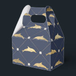 Ballotins Thème marin vintage bleu marine et or dauphin<br><div class="desc">Boîtes à favories représentant un dauphin vintage doré avec un motif de treillis perlé bleu et or.</div>