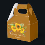 Ballotins Tournesols d'automne Mariage personnalisé<br><div class="desc">Joli cadeau de mariage d'automne / automne comprenant un bouquet de tournesols aquarelle sur fond brun doré avec des blocs de texte personnalisables en blanc dans des polices modernes</div>