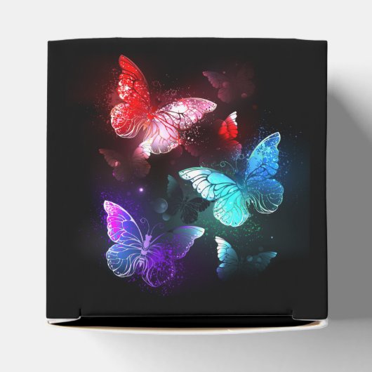 Ballotins Trois papillons brillants sur l'arrière - plan de  (Haut)