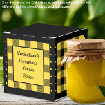 Ballotins Vichy Américain - Jaune et Noir - Classique<br><div class="desc">Boîte de faveurs classique à carreaux vichy jaune et noir. Le texte sur les deux côtés de la boîte est personnalisable. Si vous utilisez le bouton / outil 'modifier le design', vous pouvez également ajouter vos propres images / photos. D'autres coloris sont disponibles. Voir la collection de toutes les tailles...</div>
