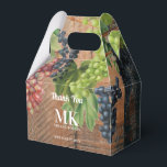 Ballotins Vignoble rustique Bois et raisins Monogramme Maria<br><div class="desc">Une belle combinaison de la texture rustique du bois, des raisins vintages et de la vigne et un élégant monogramme. Design idéal pour les amateurs de campagne, de vignobles ou de vin. Un cadeau d'anniversaire idéal, un décor de fête, un décor de maison, des papeteries de bureau, un cadeau de...</div>