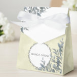Ballotins Wedding Favor Box with Ginko Leaves and Names<br><div class="desc">Wedding Favor Box with Ginko Leaves and Names An elegant favor box, perfect for weddings, anniversaries, or special events. The design features a refined monochromatic floral composition (Ginko/Eucalyptus) and a personalized medallion with the names "Marco & Sarah". Ideal for holding favors or small gifts, it adds a touch of class...</div>