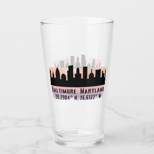 Baltimore Skyline Latitude en Longitude Pint Glas (Achterkant)